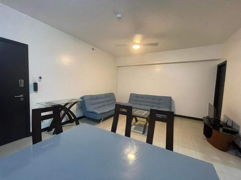 San Lorenzo Place, ESSI Unit C Apartment in Pasay