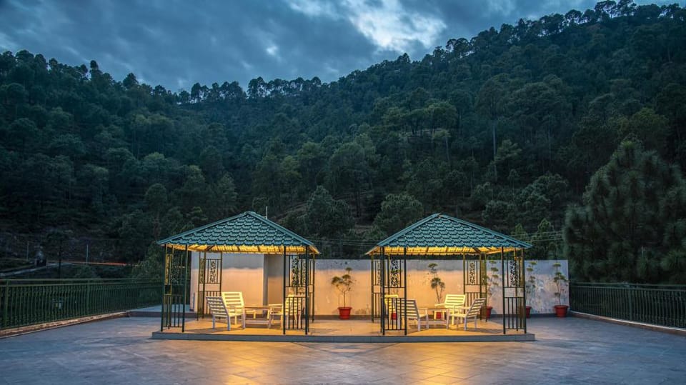 Valley View Window Side Apartment Apartment in Himachal Pradesh