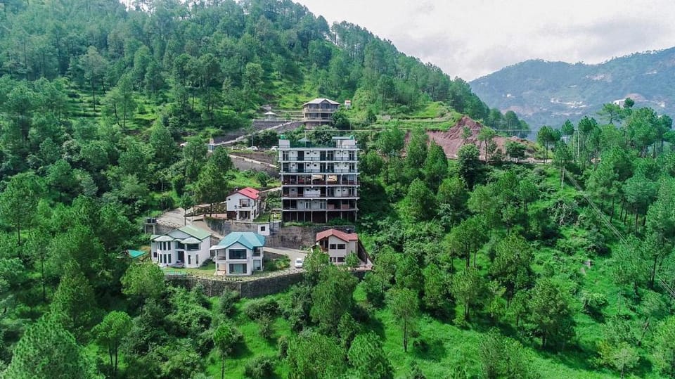 Valley View Window Side Apartment Apartment in Himachal Pradesh