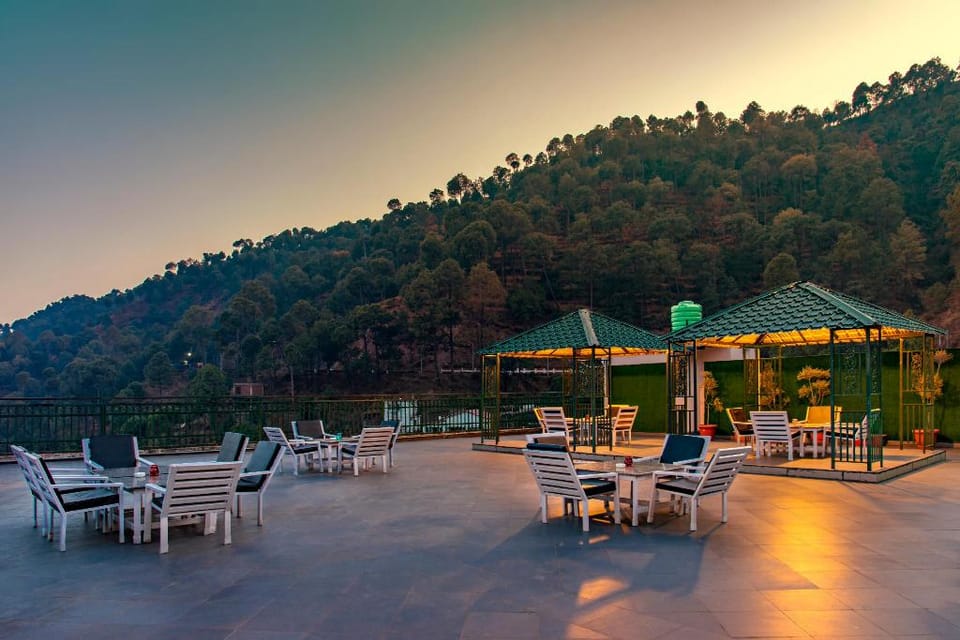 Valley View Window Side Apartment Apartment in Himachal Pradesh