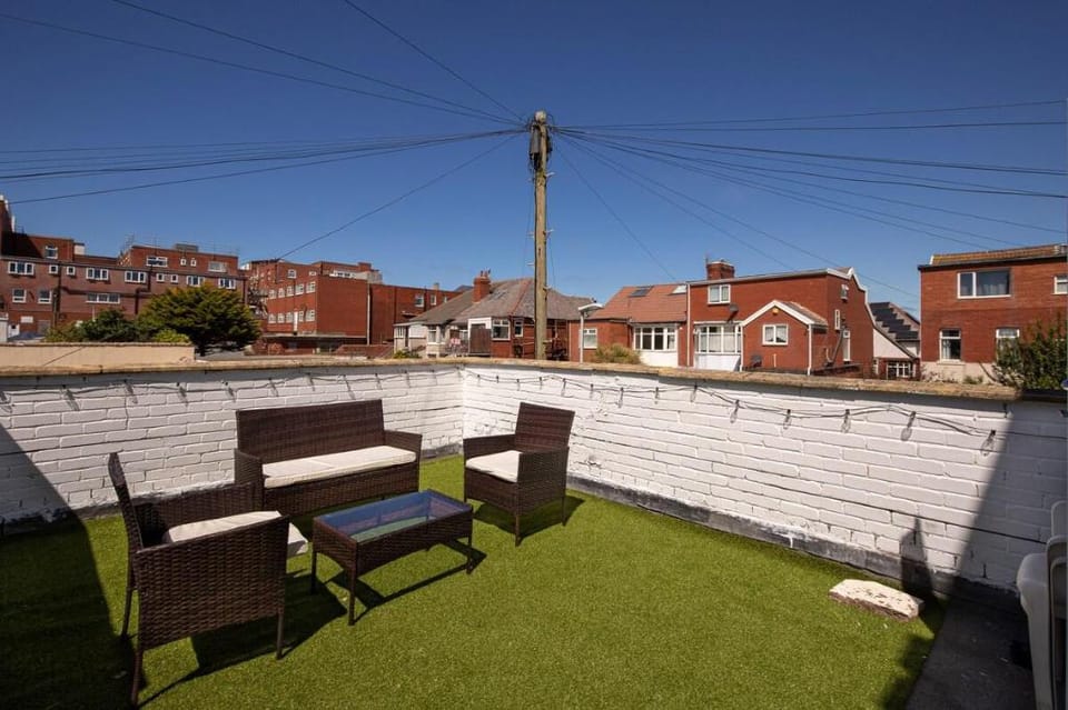 Holmfield 02 ( 1 Bed, Sleeps 4, with sun terrace) Apartment in Blackpool