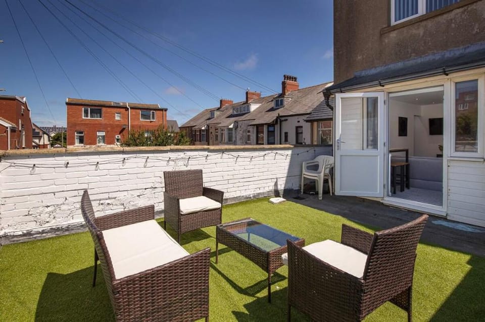 Holmfield 02 ( 1 Bed, Sleeps 4, with sun terrace) Apartment in Blackpool