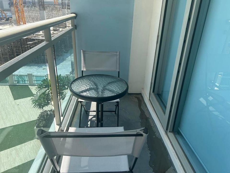 Cozy 1BR condo in Parañaque - Azure Beach Resort Apartment in Pasay