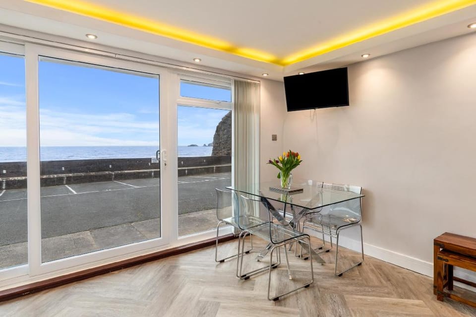 Pleasant View - Beach Access, Sea Views, Parking Apartment in Saundersfoot