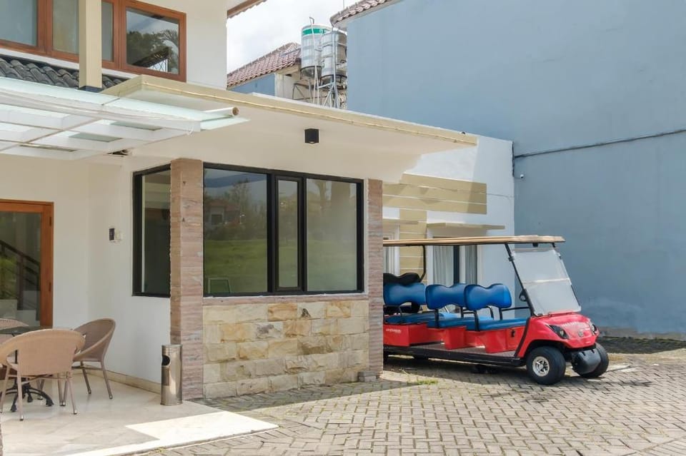 TwoSpaces Living at Panorama Villas Batu Bed and Breakfast in Batu