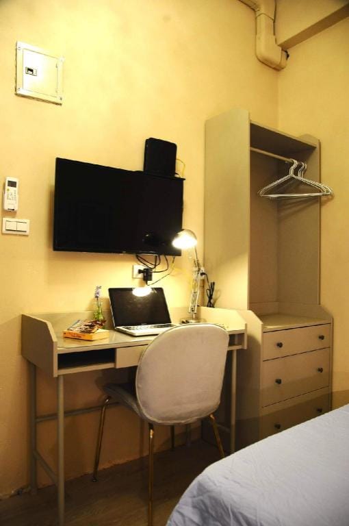 Ingrid/新竹玻工館 清大轉運站/ free wifi/附廚房&陽台[月租方案] Apartment in Taiwan, Province of China