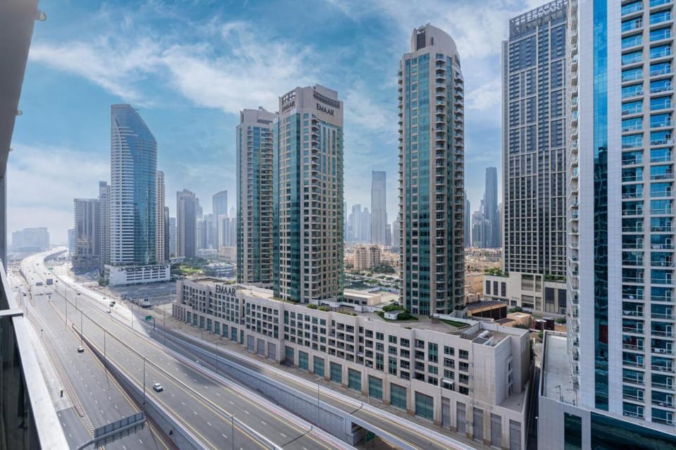 Canal View I Spacious apt I High speed Wi-fi Apartment in Dubai