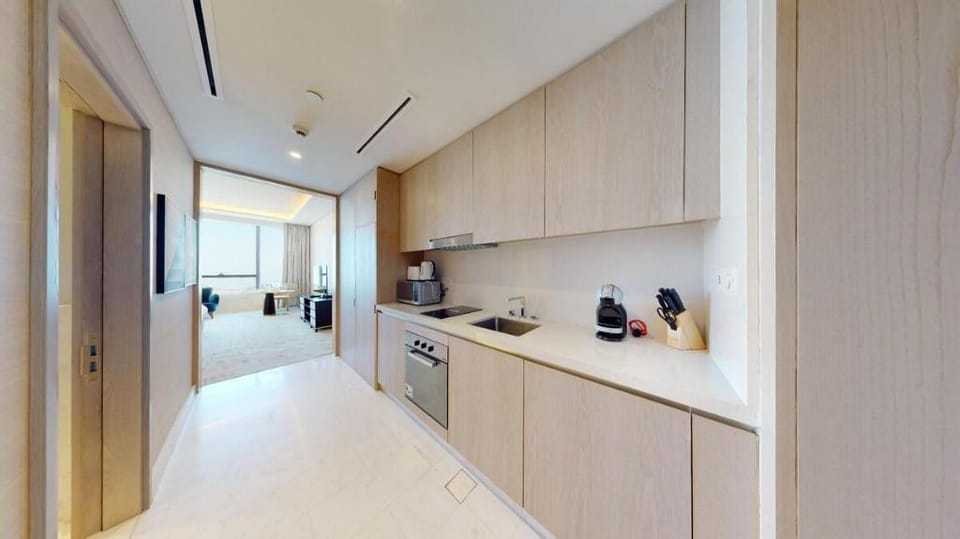 Elevated Living in a Studio in Palm Tower Apartment in Dubai