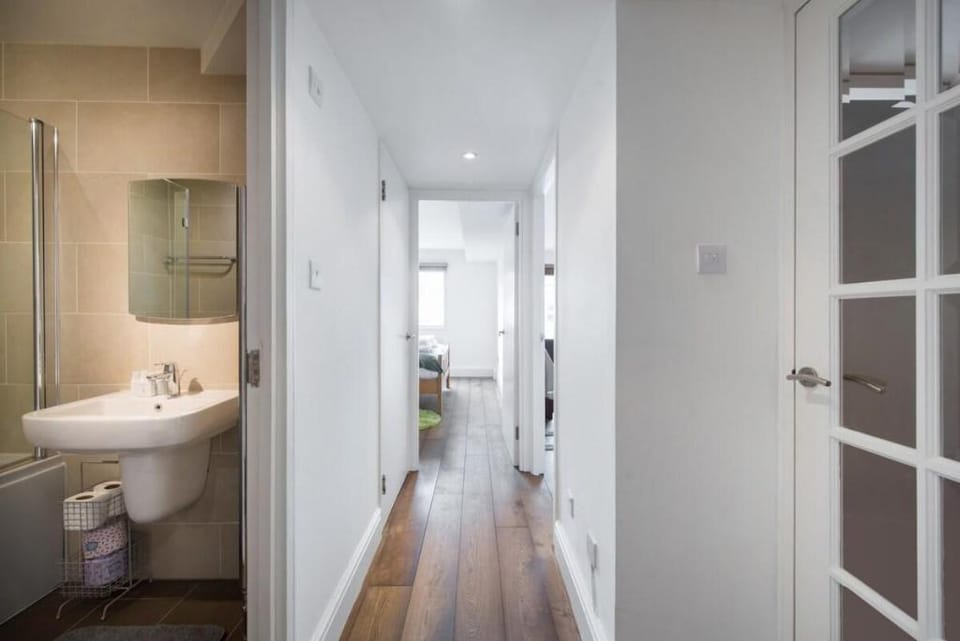 Views For Days - Fitzrovia - by Frankie Says Apartment in City of Westminster