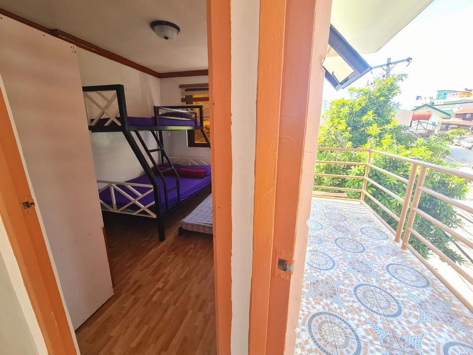 Third floor w/ 2 rooms for 4-10 pax solo unit Apartment in Baguio