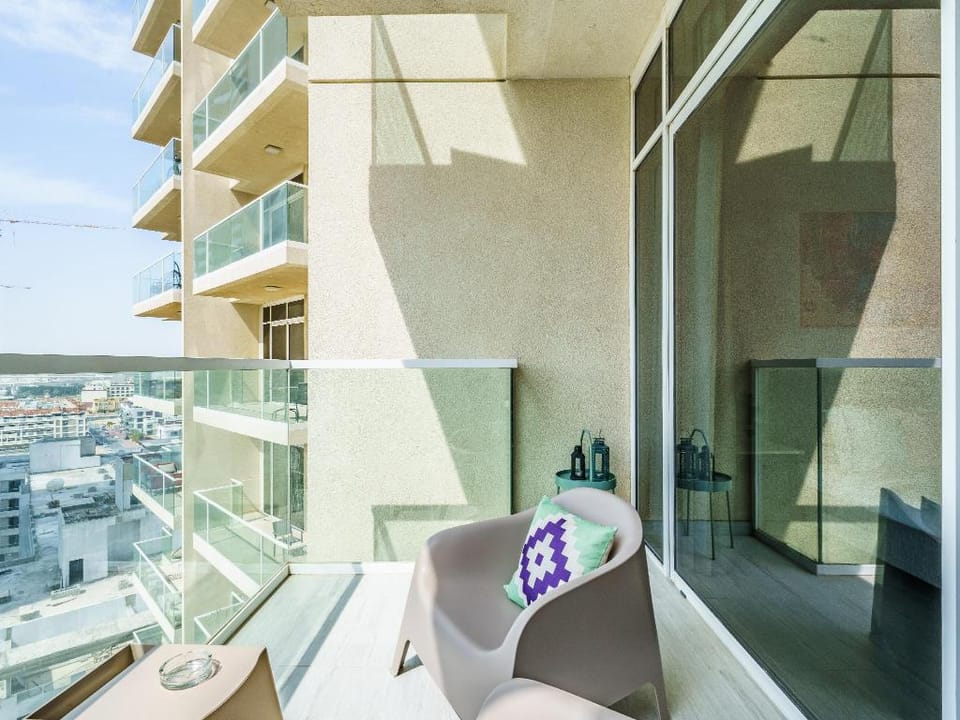Luxury Studio with Pool View in Vibrant Community Apartment in Dubai