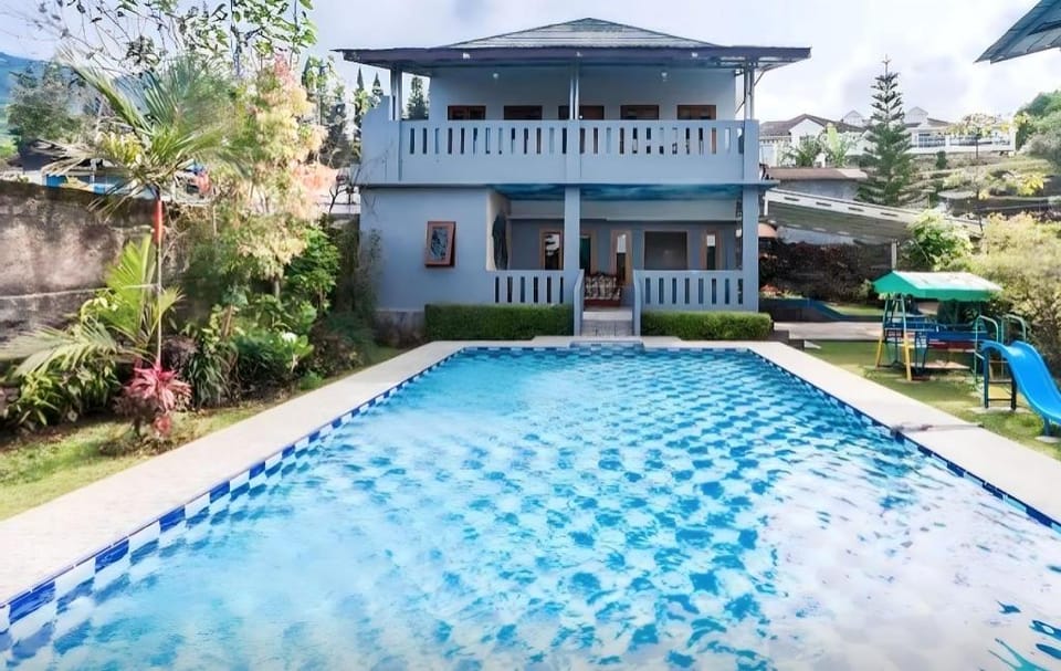 villa mutiara citra puncak bu eva Villa in Cisarua