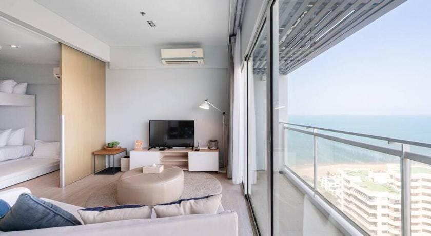 Seaview 2BR Condo | Beach Access | Veranda  Apartment in Pattaya City