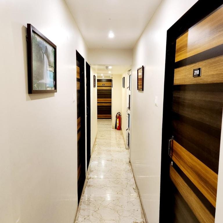 Hotel Make My Day Hotel in Maharashtra