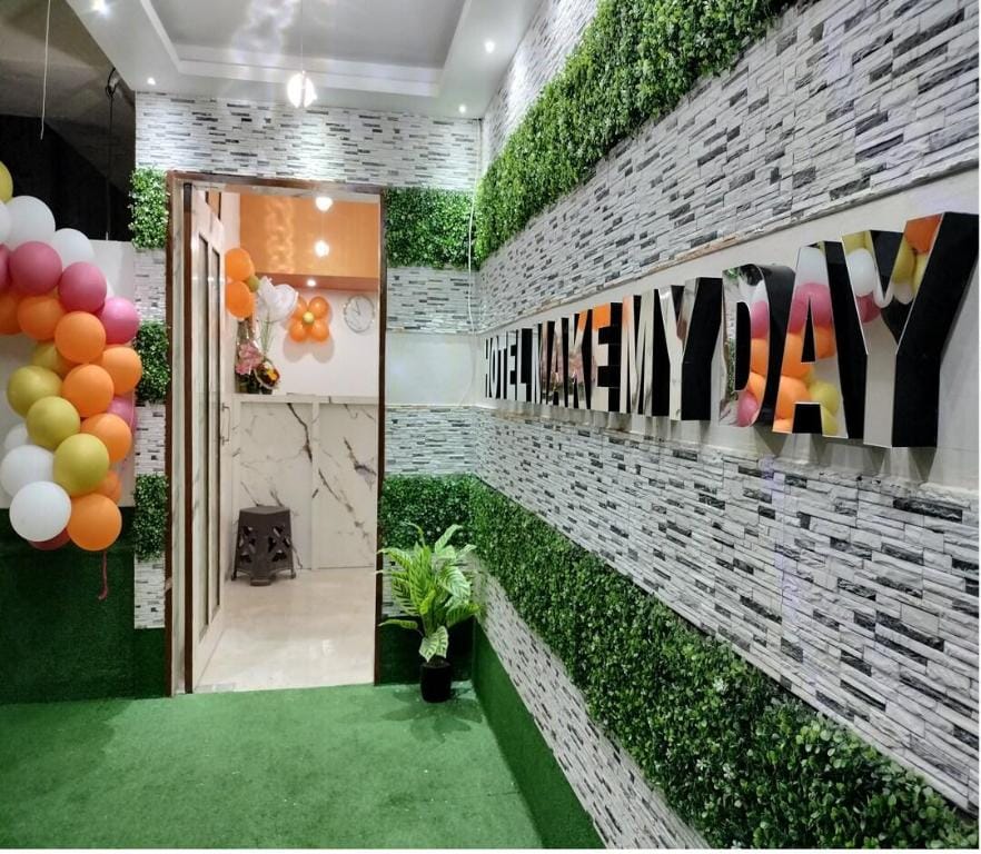 Hotel Make My Day Hotel in Maharashtra