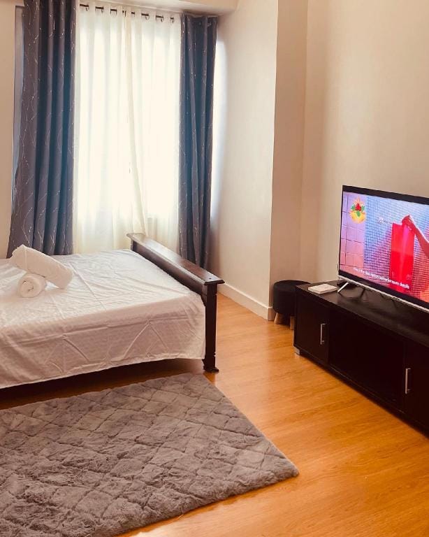 Staycation in Manila near  US Embassy , UP and PGH Apartment in Manila City
