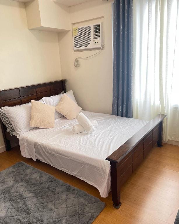 Staycation in Manila near  US Embassy , UP and PGH Apartment in Manila City