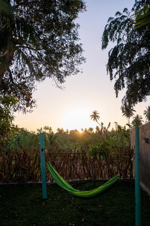 Romantic Chic Bungalow with Sunrise Tropical Views Vacation rental in Mirissa