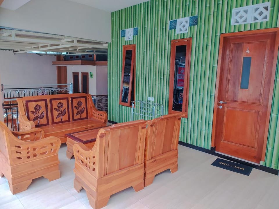 Oke Homestay Villa Kamaran Batu Malang Villa in Batu