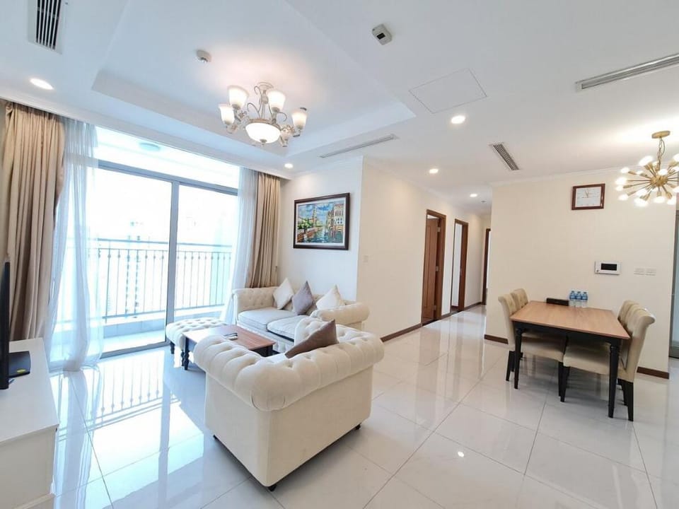 Vinhome Central Park Cho Thuê Ba Phòng Ngủ Hai VS  Vacation rental in Ho Chi Minh City