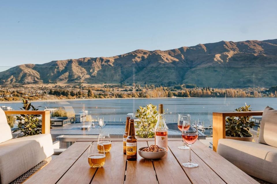 Apartment 26 | Lakefront apartment | Pool | Spa Apartment in Wanaka