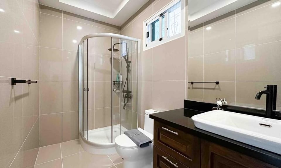 City-house芭堤雅4卧室现代泳池别墅、近步行街、近海滩 Vacation rental in Pattaya City