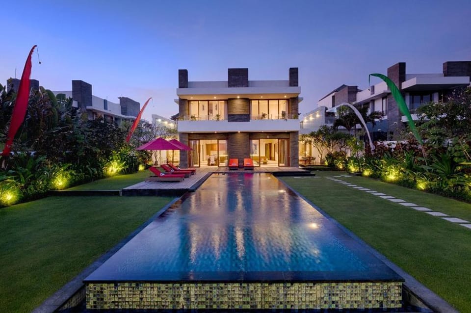 Romantic Beach Front 4 BR Villa with Private Pool Villa in Blahbatuh