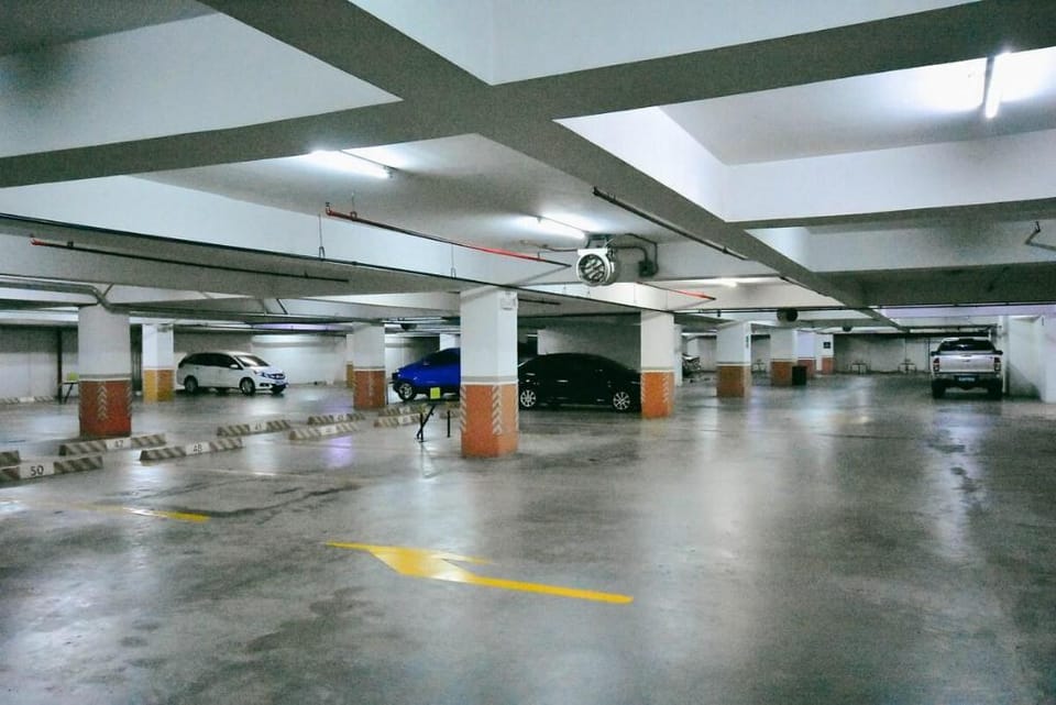 Eastwood City Legrand Twr 3 -19th Flr incl parking Apartment in Pasig
