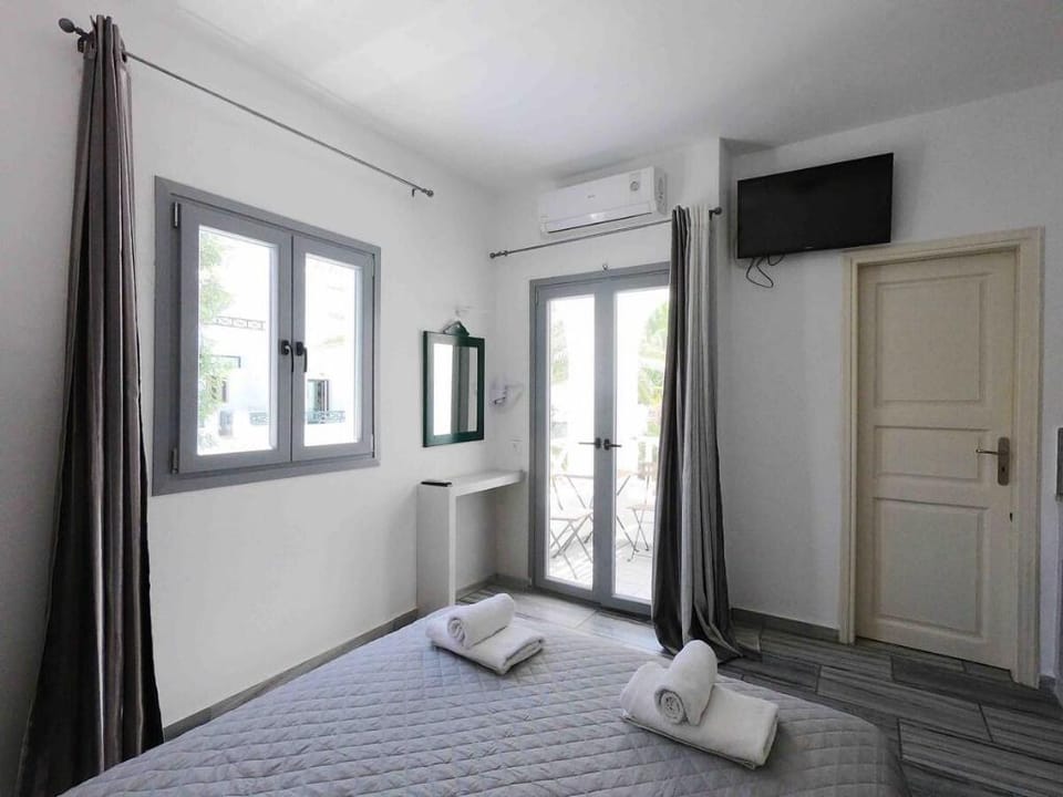 Deluxe Studio 30 meters from Perissa Beach Apartment in Perissa