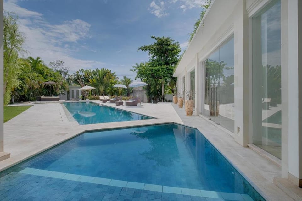 Canggu White Exotic 3 BR Private Pool (A) Villa in North Kuta