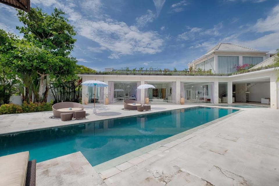 Canggu White Exotic 3 BR Private Pool (A) Villa in North Kuta