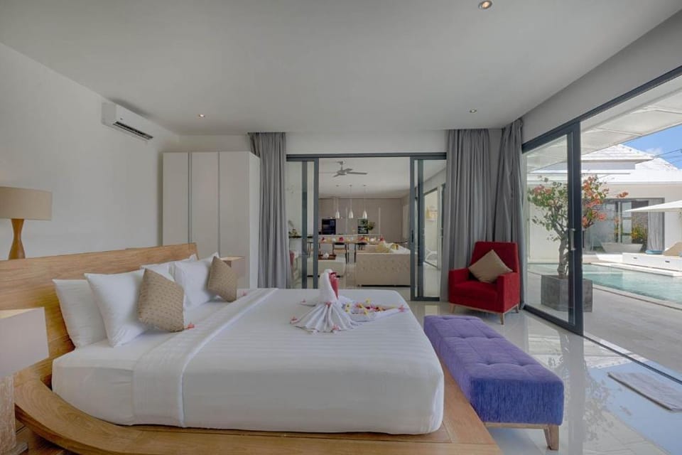 Canggu White Exotic 3 BR Private Pool (B) Villa in North Kuta