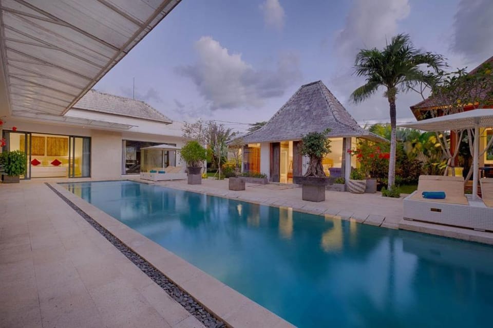 Canggu White Exotic 3 BR Private Pool (B) Villa in North Kuta