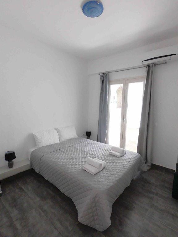 Deluxe 4 persons Studio 30m from Perissa Beach Apartment in Perissa