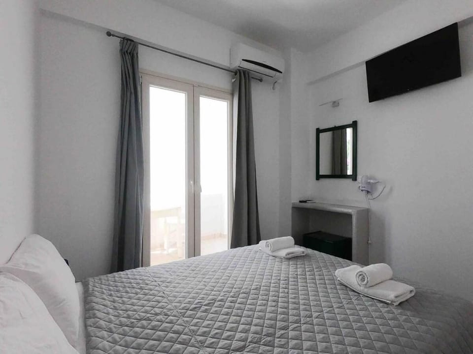 Deluxe 4 persons Studio 30m from Perissa Beach Apartment in Perissa