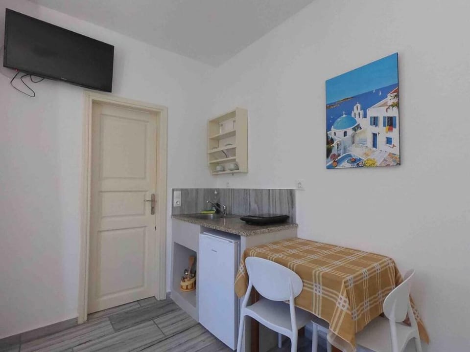 Studio 30 meters from Perissa Beach Apartment in Perissa