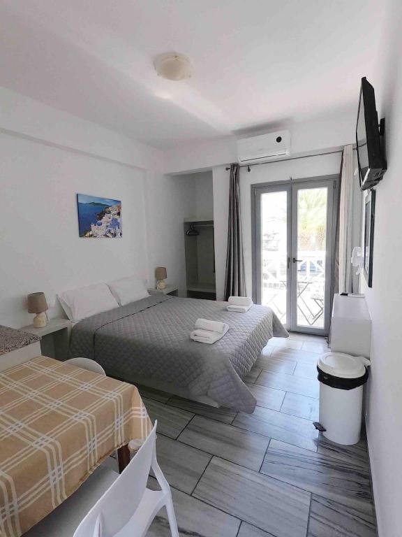 Deluxe Double Room 30 meters from Perissa Beach Apartment in Perissa