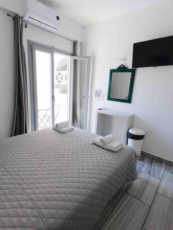 Deluxe Double Room 30 meters from Perissa Beach Apartment in Perissa