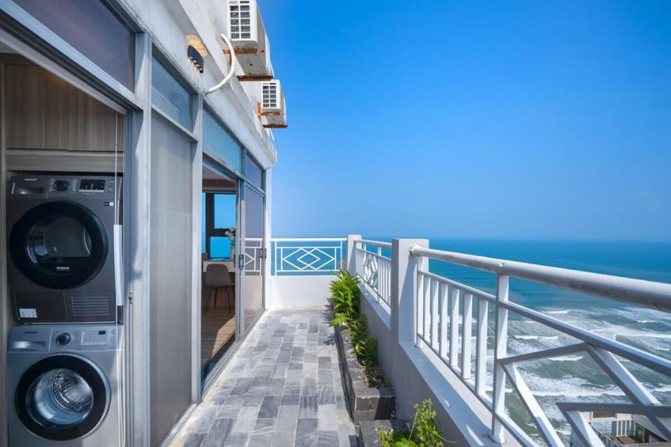 Bee Penthouse Seaview Corner Apartment in Da Nang