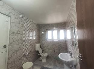 Cozy 4-bedroom rental apartment with free parking Apartment in India