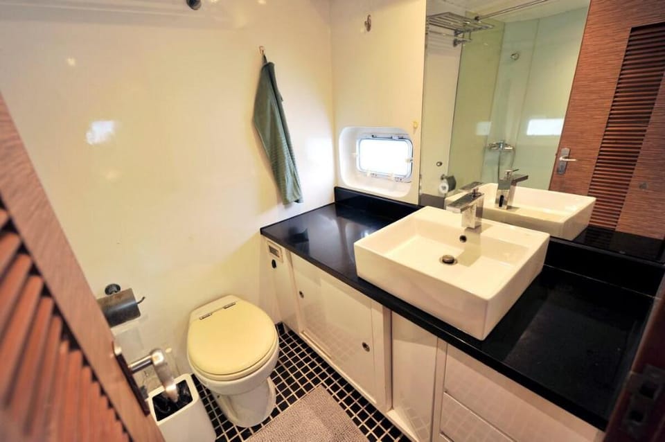 Spacious Party Houseboat - Whole Boat Vacation rental in Hong Kong
