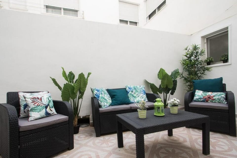 Large 4BR with AC Steps to the Beach Apartment in Alicante