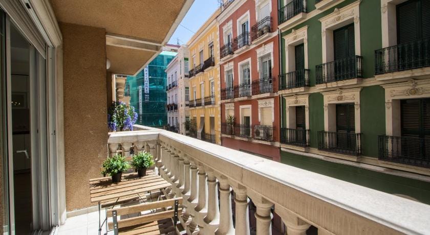 Large 4BR with AC Steps to the Beach Apartment in Alicante