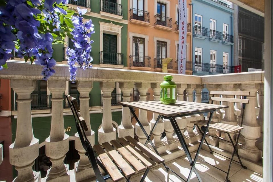 Large 4BR with AC Steps to the Beach Apartment in Alicante