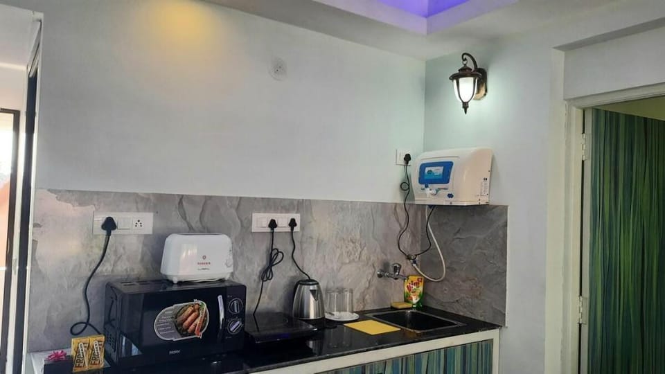 Apt-4 with AC,Gym,Wifi & pool,5min walk to beach Apartment in Benaulim
