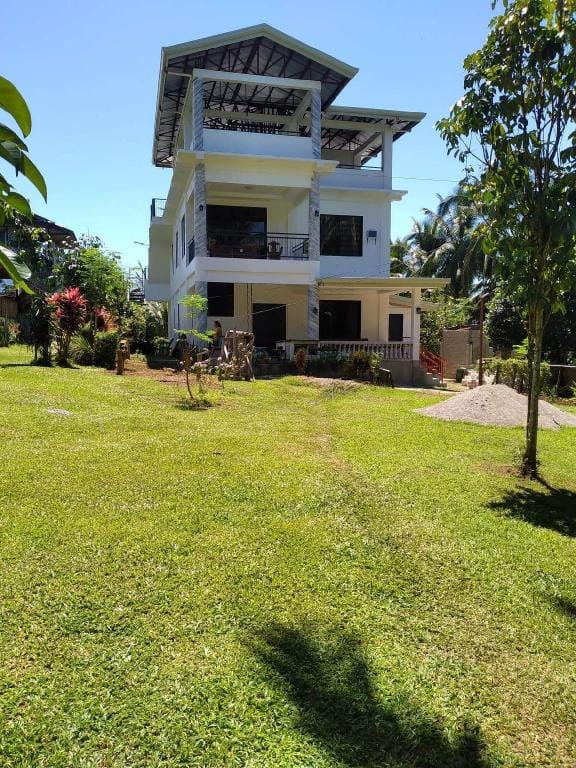 Taylors Plantacion Resort- Grande Ground Floor Apartment in Northern Mindanao