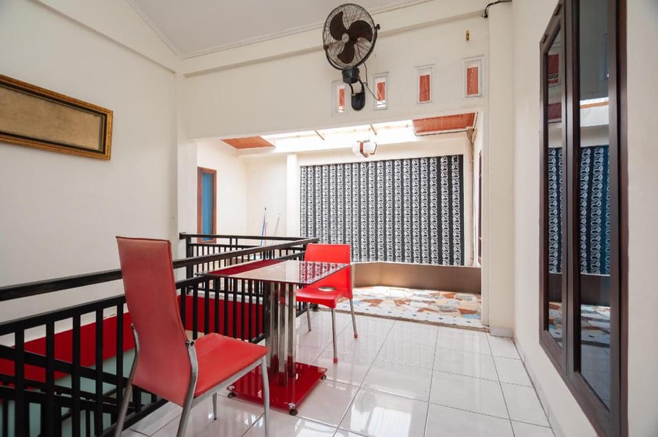 RedDoorz Syariah @ Bumi Siliwangi Residence Padang Hotel in Padang