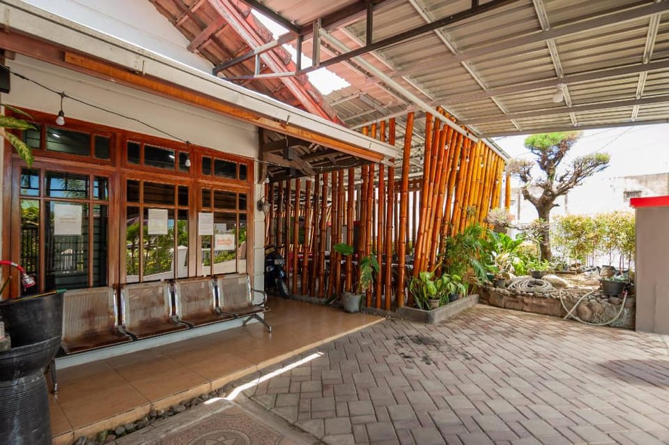 RedDoorz Syariah @ Bumi Siliwangi Residence Padang Hotel in Padang