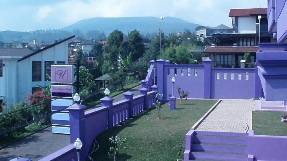 VILA KEMBAR UNGU B (Max.12 Orang) Villa in Parongpong