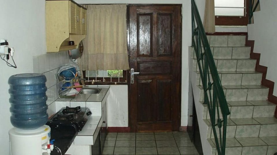 VILA MAWAR UNGU (Max.12 Orang) Villa in Parongpong